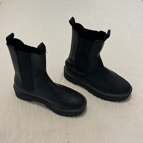 FREE SHIPPING H&M platform boots (size 42) - Picture 4 of 4